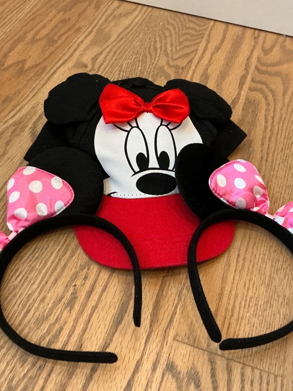 Set of Disney Mickey baseball cap and 2 Minnie headbands